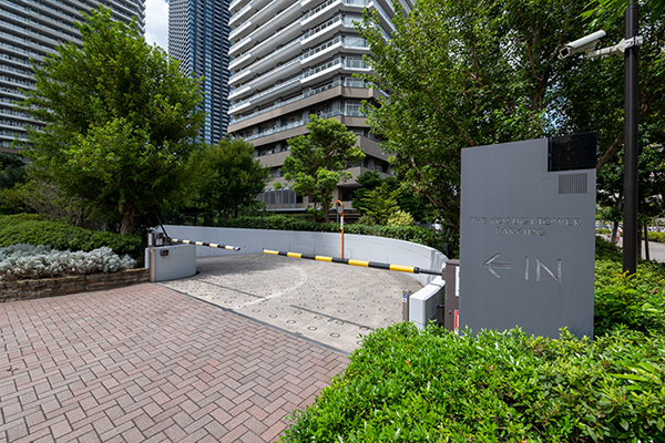  駐車場入口｜ザ・コスギタワー